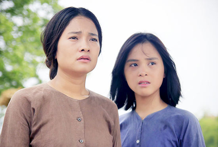 Thúy Hằng (bìa trái) vai Yến trong bộ phim Cuộc đời của Yến, bộ phim chiếu khai mạc LHP Việt Nam lần thứ 19.